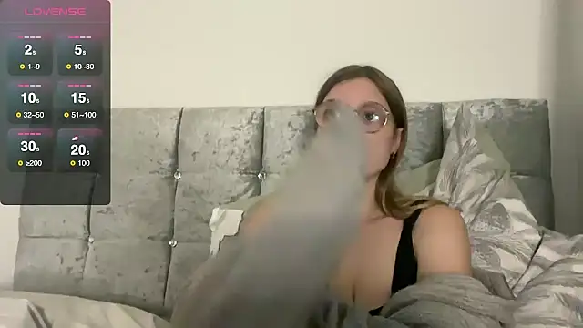 Snapshot of BustyKellyXXX chatting on October 2025 06:07:02 PM BustyKellyXXX online show from October 2025 06:07:02 PM