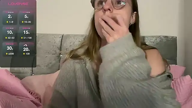 Snapshot of BustyKellyXXX chatting on November 2025 06:59:02 PM BustyKellyXXX online show from November 2025 06:59:02 PM