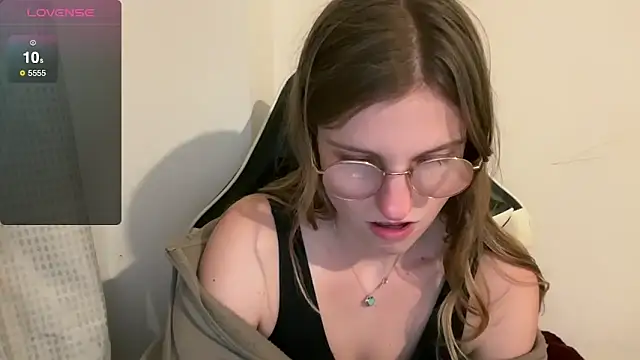 Snapshot of BustyKellyXXX chatting on December 2025 08:50:02 PM BustyKellyXXX online show from December 2025 08:50:02 PM