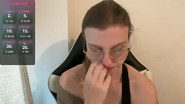 Snapshot of BustyKellyXXX chatting on December 2025 09:51:02 AM BustyKellyXXX online show from December 2025 09:51:02 AM