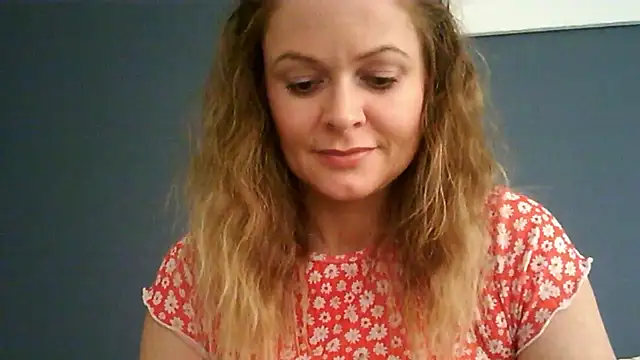 Snapshot of Ginger-bb chatting on November 2025 12:44:02 PM Ginger-bb online show from November 2025 12:44:02 PM