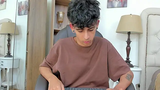 Ibratxandy online show from June 2026 07:15:02 PM