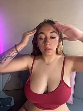Snapshot of LuPink_ chatting on October 2025 08:22:01 PM LuPink online show from October 2025 08:22:01 PM