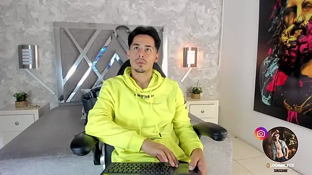 Snapshot of loghan_fox chatting on October 2025 02:42:02 AM loghan fox online show from October 2025 02:42:02 AM