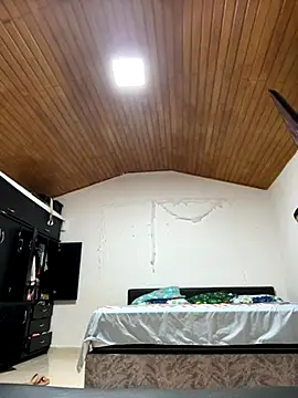 Alina0 online show from October 2025 04:18:01 PM