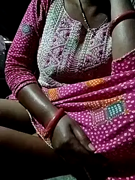 Snapshot of RAYI_Queen_7 chatting on November 2025 04:33:02 AM RAYI Queen 7 online show from November 2025 04:33:02 AM