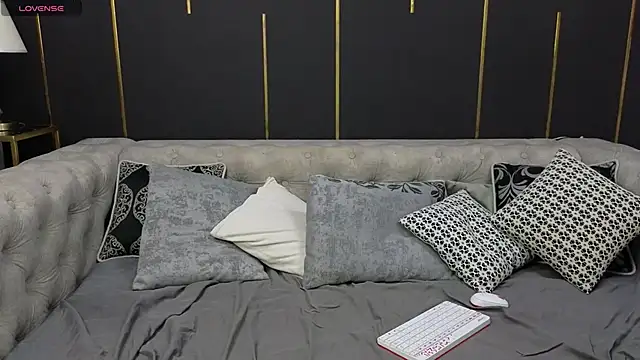 Holypinkie online show from October 2025 02:01:02 AM