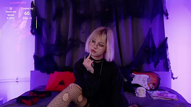 LiyaLuna online show from September 2025 02:08:01 PM