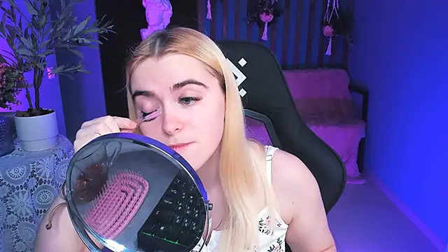 Stef Nicks online show from December 2025 09:03:01 AM