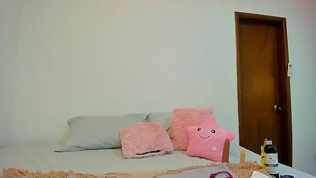 MiiaLane online show from September 2025 02:19:01 PM