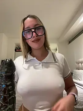 Snapshot of miagarcia250 chatting on April 2026 03:44:01 AM miagarcia250 online show from April 2026 03:44:01 AM