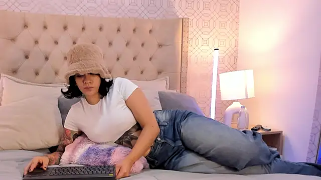 SuccubusDolly online show from November 2025 08:09:02 PM