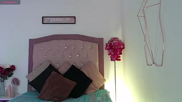 Snapshot of AmelieAndAce chatting on September 2025 02:51:02 PM AmelieAndAce online show from September 2025 02:51:02 PM