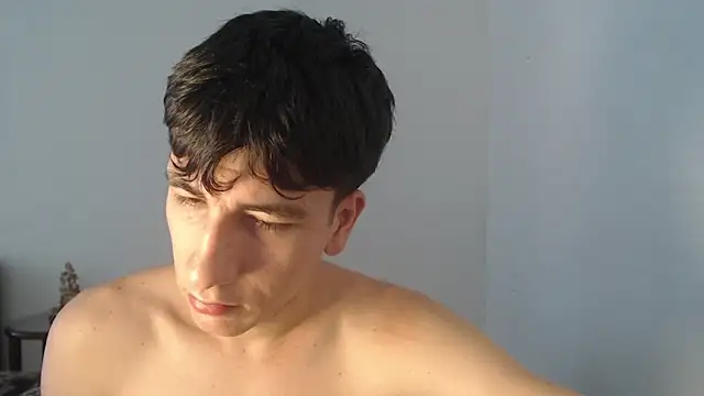 Snapshot of younewmaster chatting on October 2025 06:03:01 PM younewmaster online show from October 2025 06:03:01 PM