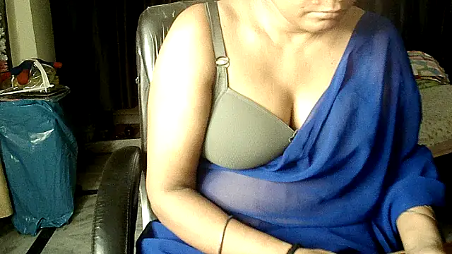 Snapshot of Anaconda-Mall chatting on June 2026 10:33:02 PM Anaconda-Mall online show from June 2026 10:33:02 PM