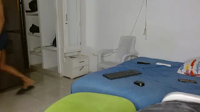 Snapshot of parislnxx chatting on October 2025 03:43:01 PM parislnxx online show from October 2025 03:43:01 PM