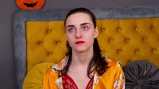 Jessica White  online show from December 2025 04:43:01 AM