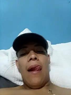 Snapshot of Tupapasiitooo chatting on April 2026 01:39:01 AM Tupapasiitooo online show from April 2026 01:39:01 AM