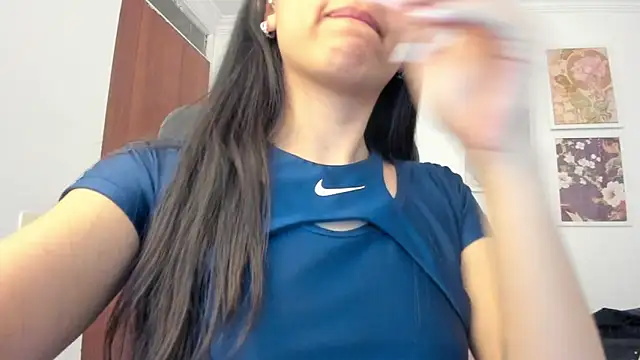 Snapshot of canelleGarces chatting on June 2026 11:08:01 PM canelleGarces online show from June 2026 11:08:01 PM