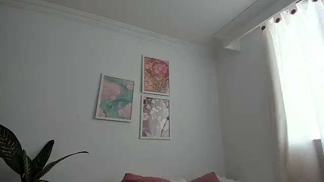 Snapshot of canelleGarces chatting on June 2026 02:41:02 PM canelleGarces online show from June 2026 02:41:02 PM