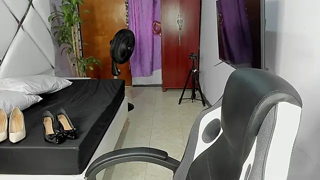 KikaDuque online show from September 2025 06:45:01 PM