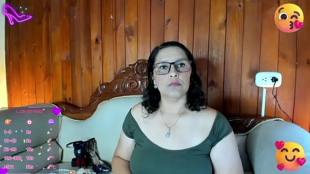 Snapshot of KikaDuque chatting on February 2026 07:25:02 PM KikaDuque online show from February 2026 07:25:02 PM