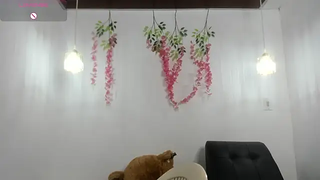 Snapshot of scarletbaker_ chatting on May 2026 12:00:02 PM scarletbaker online show from May 2026 12:00:02 PM
