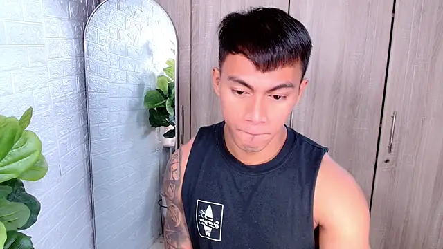 PinooyMilker online show from November 2025 04:44:02 AM