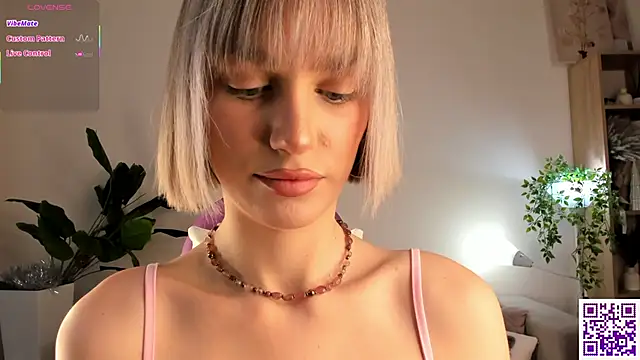 Ice Strawberry online show from January 2026 02:49:02 AM