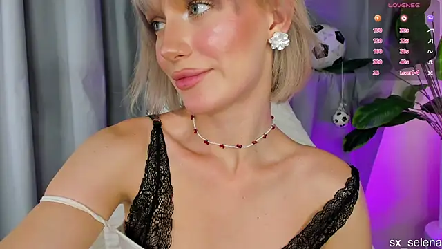 Snapshot of Ice_Strawberry chatting on July 2026 07:23:02 AM Ice Strawberry online show from July 2026 07:23:02 AM