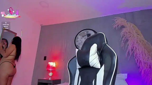 luccia smith online show from November 2025 02:25:01 AM