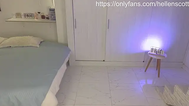 HellennScott online show from September 2025 12:21:02 AM