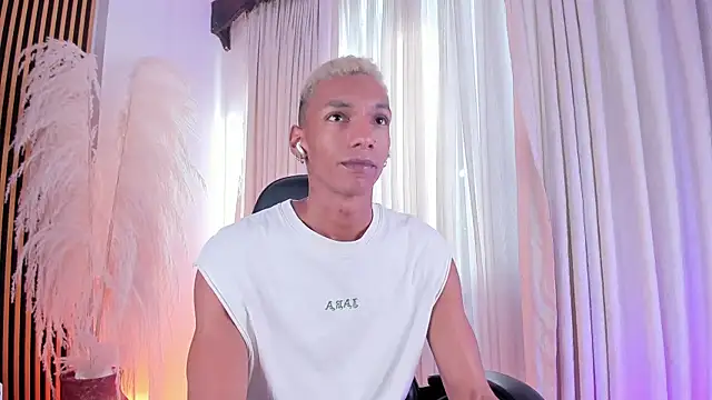 JulienSaint online show from October 2025 12:30:01 PM