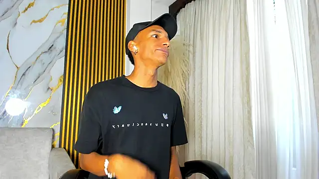 JulienSaint online show from November 2025 12:30:01 PM