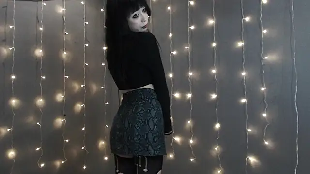  LUCY LAVE online show from April 2026 02:07:01 PM