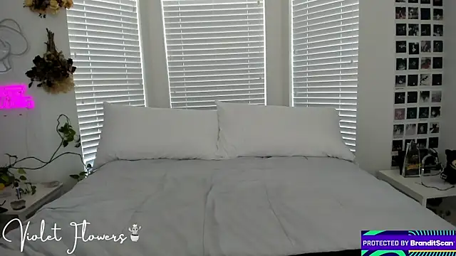 Snapshot of violetttflowers chatting on September 2025 05:12:02 PM violetttflowers online show from September 2025 05:12:02 PM