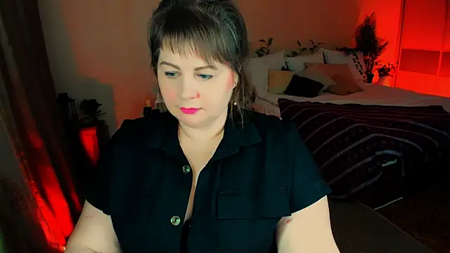 Snapshot of CrystaalStaar chatting on February 2026 08:57:02 PM CrystaalStaar online show from February 2026 08:57:02 PM