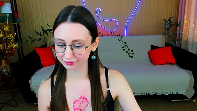 YourLovellyStory online show from April 2026 12:35:02 PM