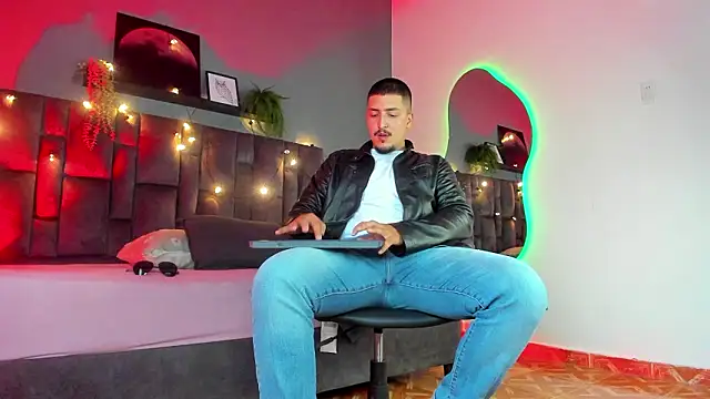 MrFox   online show from February 2026 07:40:01 PM