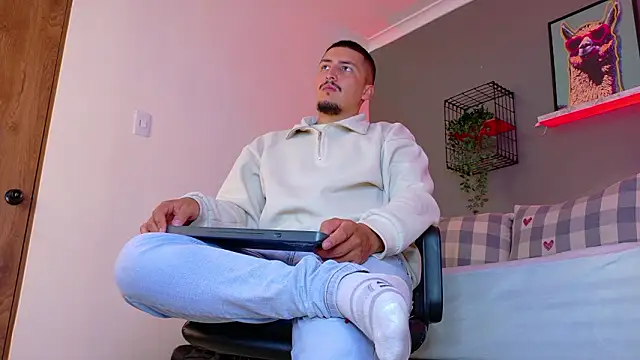 MrFox   online show from February 2026 11:38:02 PM