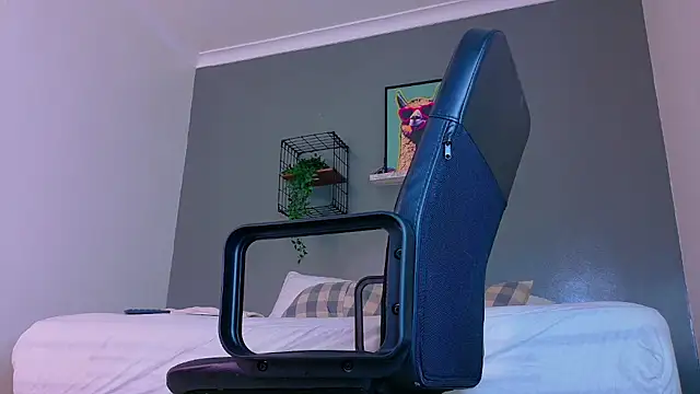 MrFox   online show from April 2026 07:29:02 PM