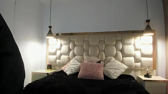 Emilia Bons online show from September 2025 01:15:02 PM