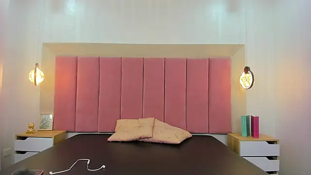 Emilia Bons online show from October 2025 01:53:02 PM