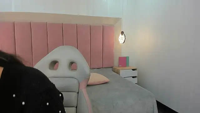 Emilia Bons online show from February 2026 01:58:02 PM