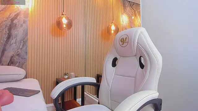 chloe murray online show from September 2025 05:51:02 PM