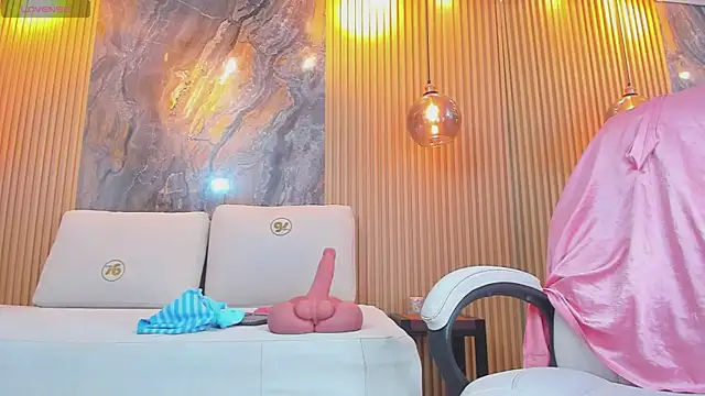 chloe murray online show from November 2025 06:56:02 PM