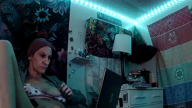 gypsyadventures1 online show from November 2025 06:45:02 AM