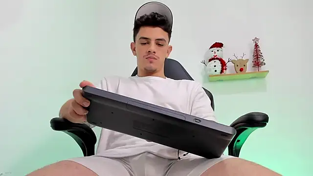 Mikecooper online show from December 2025 10:58:01 PM