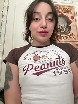 Snapshot of CharmingMaddie chatting on February 2026 04:32:01 PM CharmingMaddie online show from February 2026 04:32:01 PM