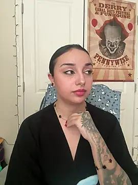 Snapshot of CharmingMaddie chatting on February 2026 05:06:02 PM CharmingMaddie online show from February 2026 05:06:02 PM